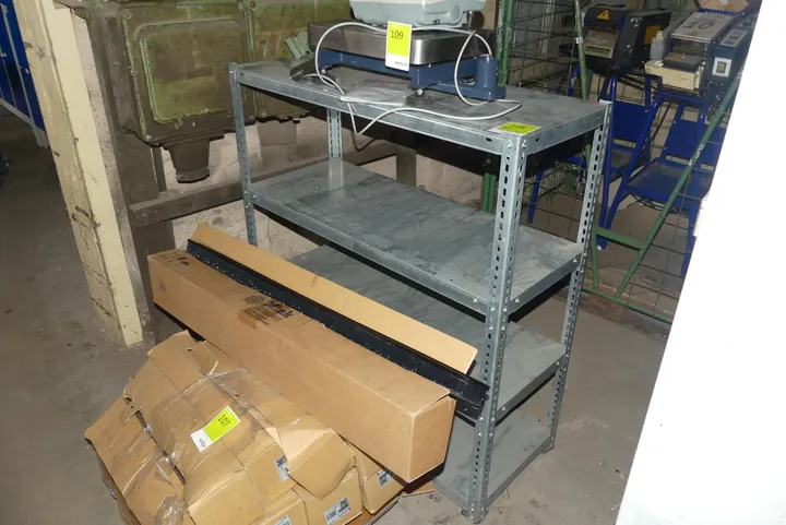 Regal, ohne Inhalt Maße in cm ca. 100 x 40 x 108